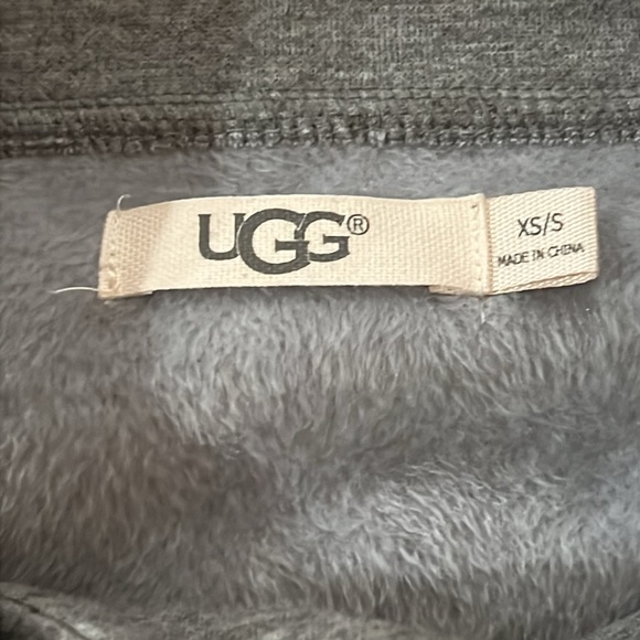 UGG Pichot turtleneck cape/poncho in gray oversized w/pockets sz XS/S like new - Picture 7 of 8